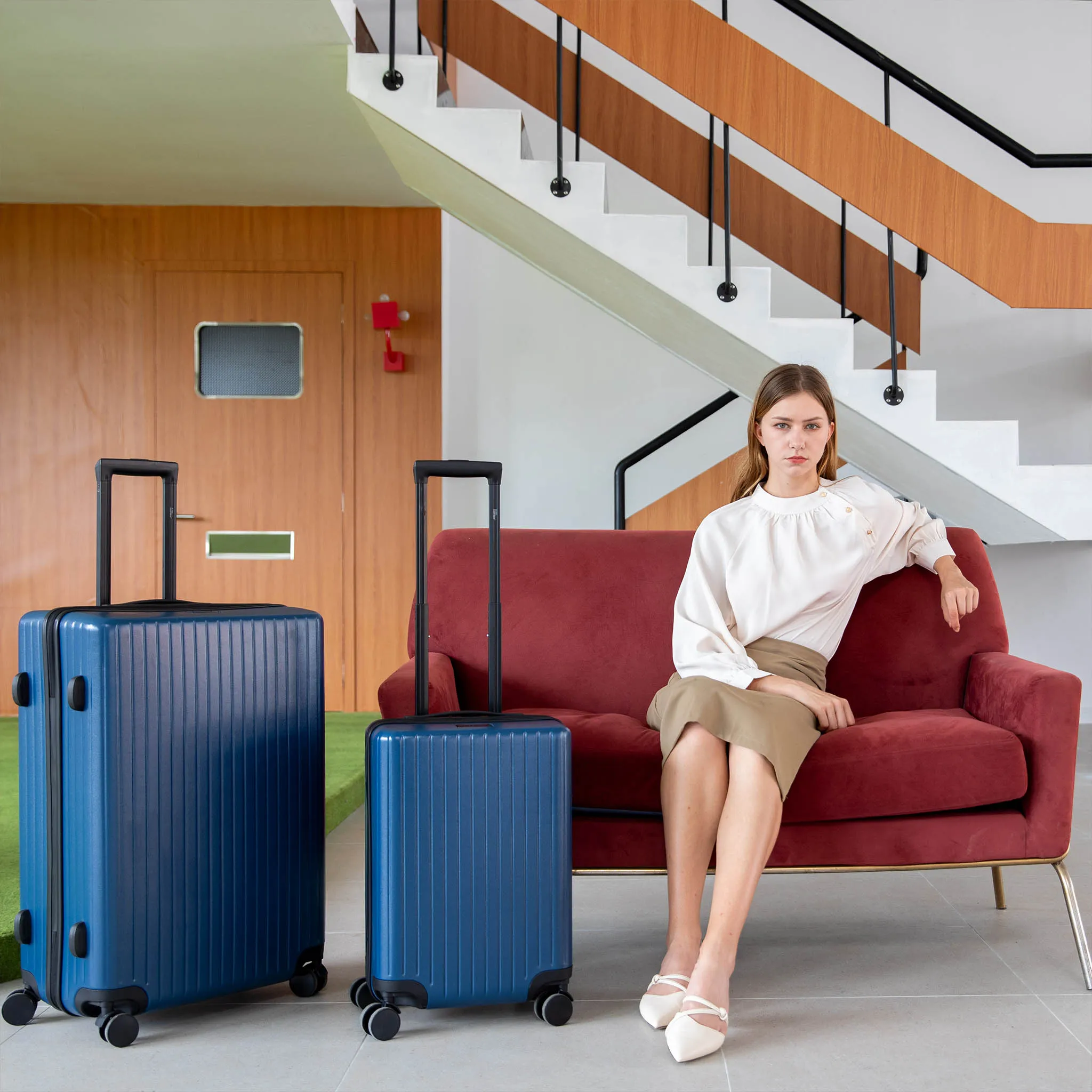 Ocean Large Polycarbonate Check-in Suitcase