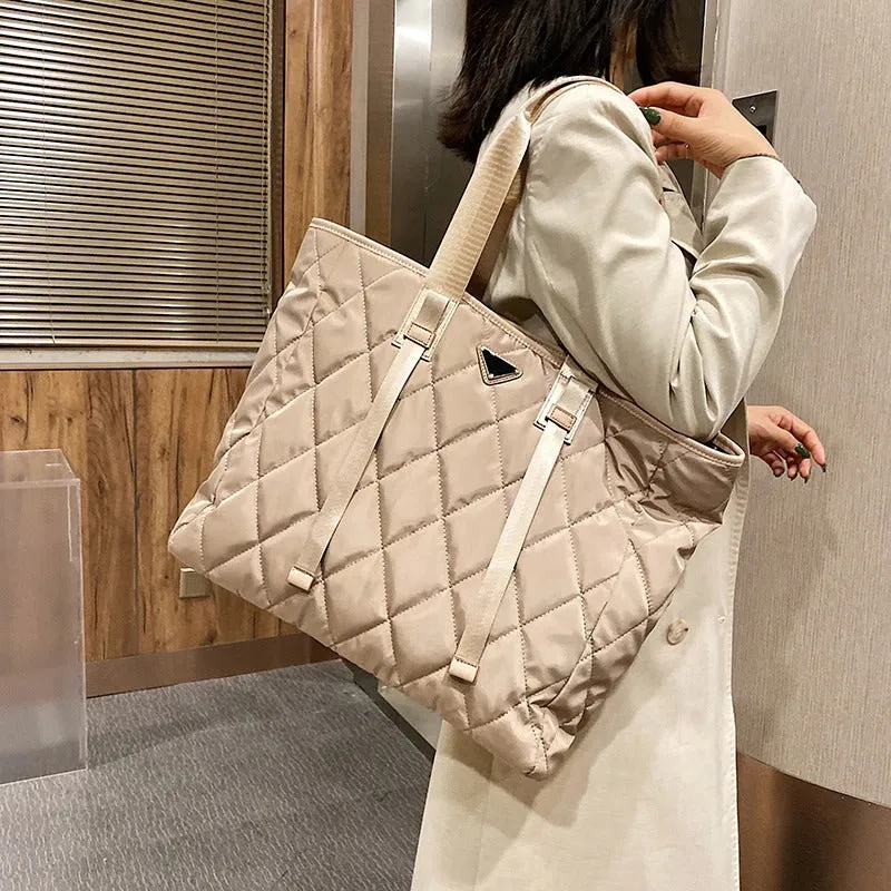 Spacious Weekender Quilted Textured Shoulder Bags